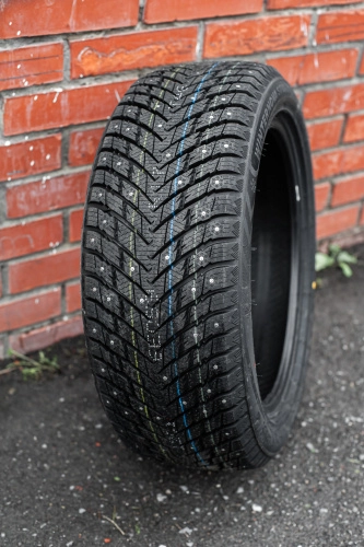 фото протектора и шины WINTERNOVA STUD II Шина ZMAX WINTERNOVA STUD II 245/40 R20 99T